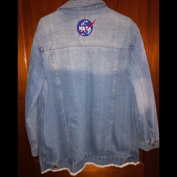 light wash jean jacket with nasa patch 🪐✨ - Picture 6 of 9